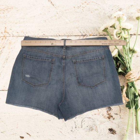 🌺 Old Navy O.G Diva Raw Hem Light Distressed Denim Shorts Sz 14 - Picture 8 of 8